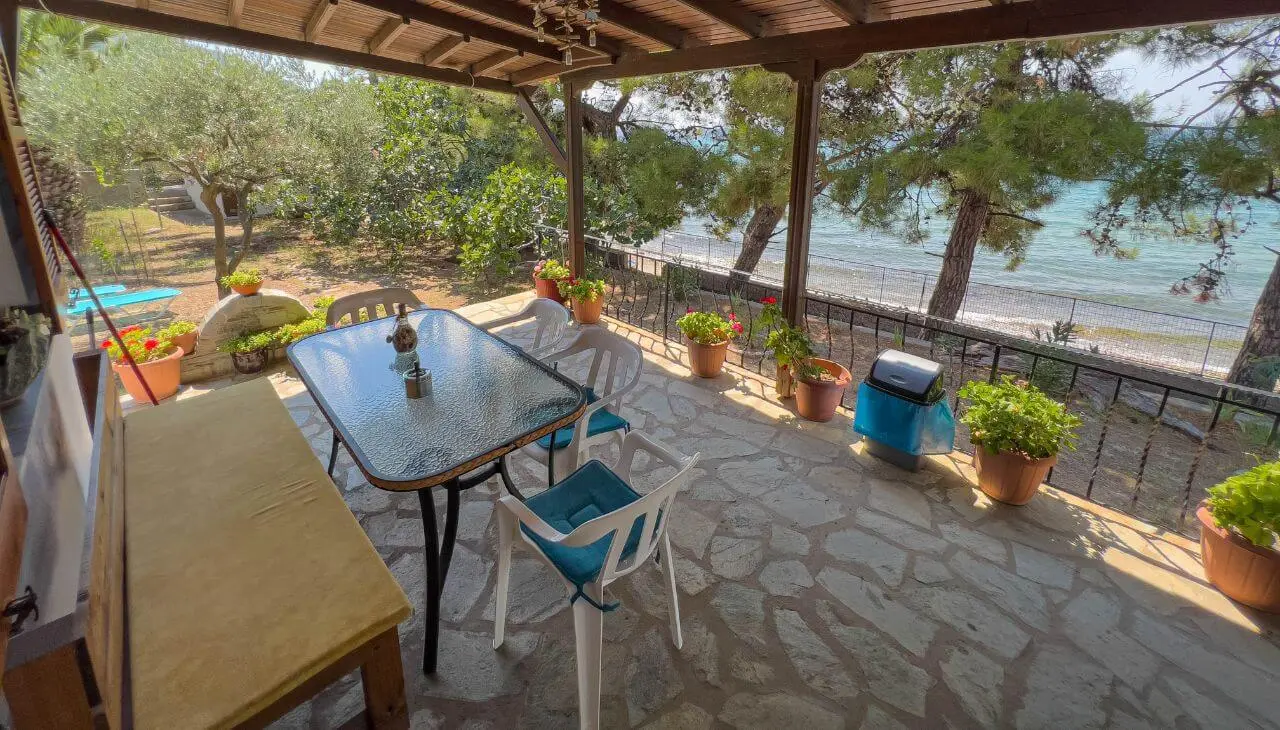 pine beach house outdoor living room